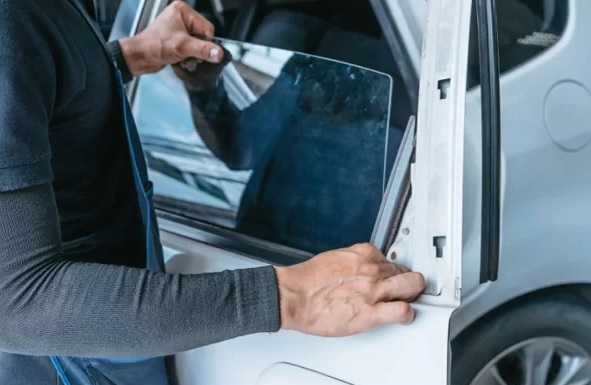 Get Your Side Window Repaired in Record Time